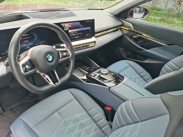 BMW 5 Series — Фото автомобиля 12