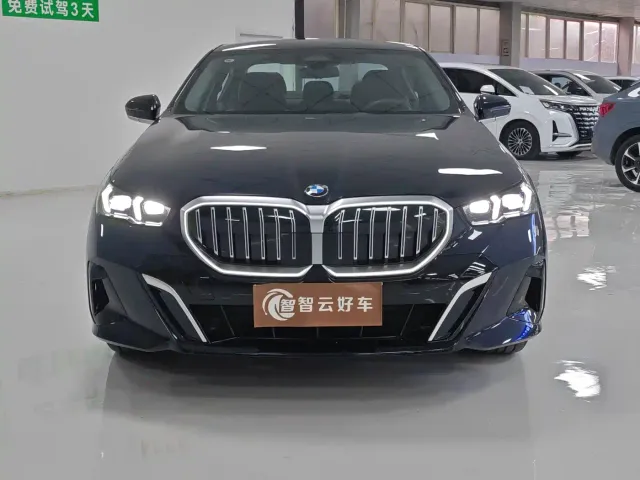 BMW 5 Series — Фото автомобиля 2