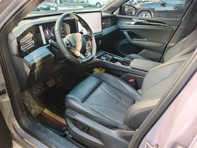 Volkswagen Tiguan L — Фото автомобиля 3