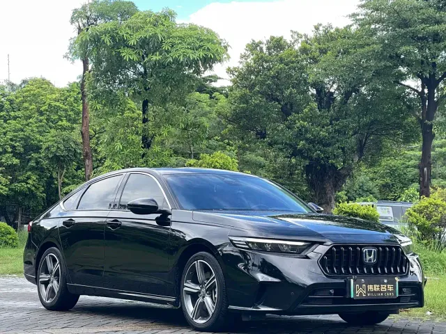 Honda Inspire Hybrid — Фото автомобиля 3