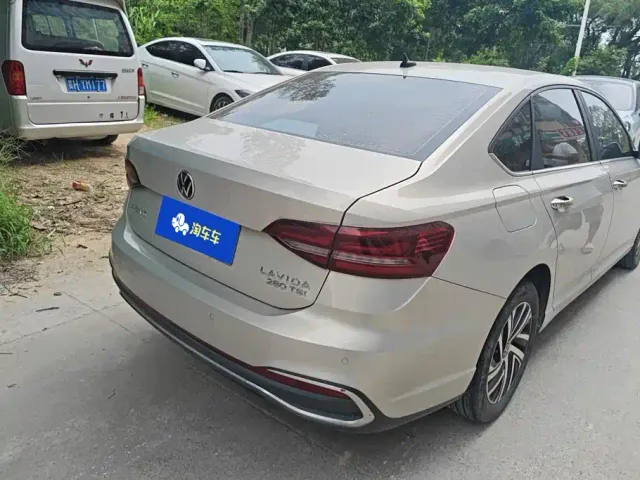 Volkswagen Lavida — Фото автомобиля 3
