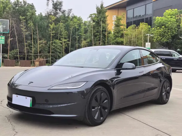 Фотография автомобиля — Tesla Model 3