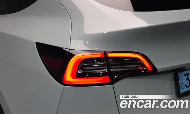 Tesla Model Y — Фото автомобиля 8