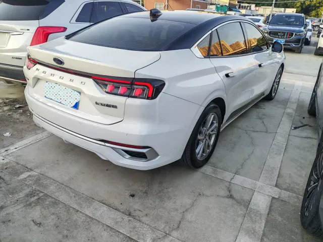 Ford Mondeo — Фото автомобиля 5