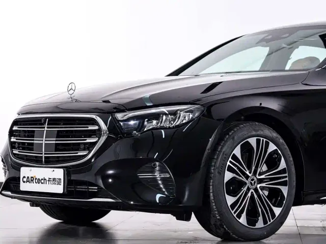 Mercedes-Benz E-Class — Фото автомобиля 4