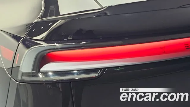 Tesla Model Y — Фото автомобиля 23