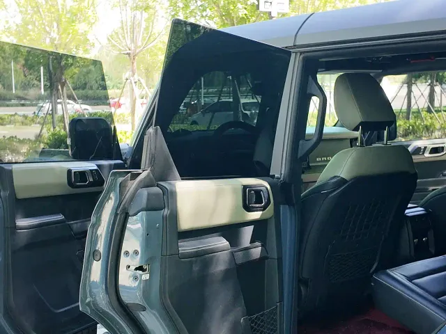 Ford Bronco — Фото автомобиля 6