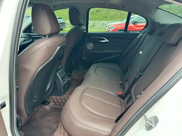 BMW 1 Series — Фото автомобиля 10
