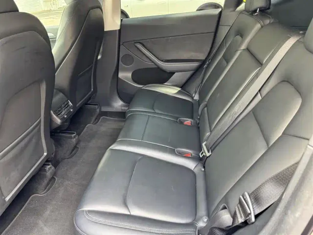 Tesla Model Y — Фото автомобиля 5