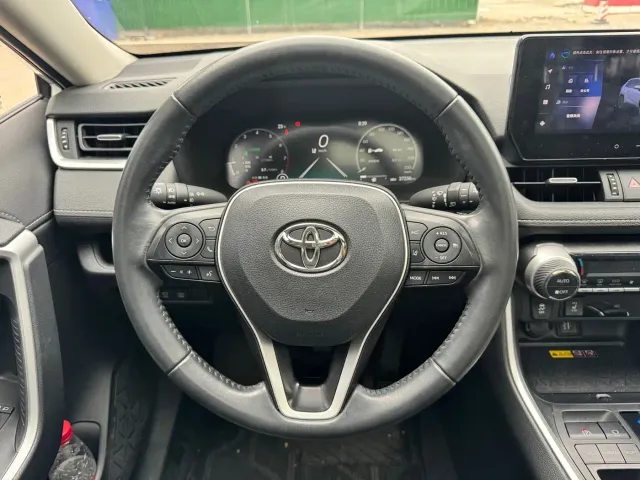 Toyota RAV4 — Фото автомобиля 5