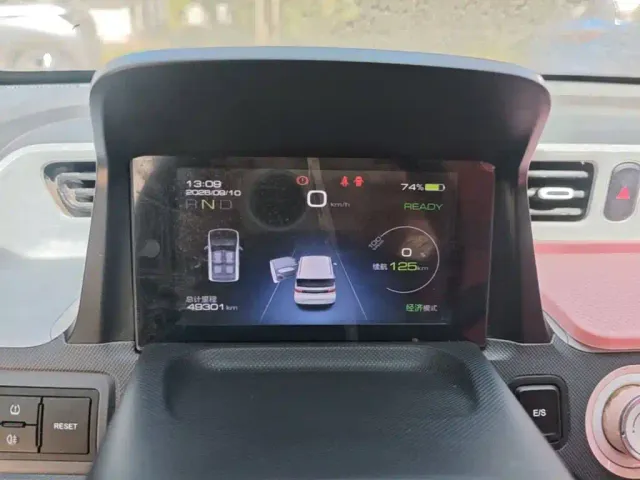 Wuling Hongguang Mini EV — Фото автомобиля 11