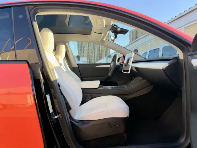 Tesla Model Y — Фото автомобиля 4