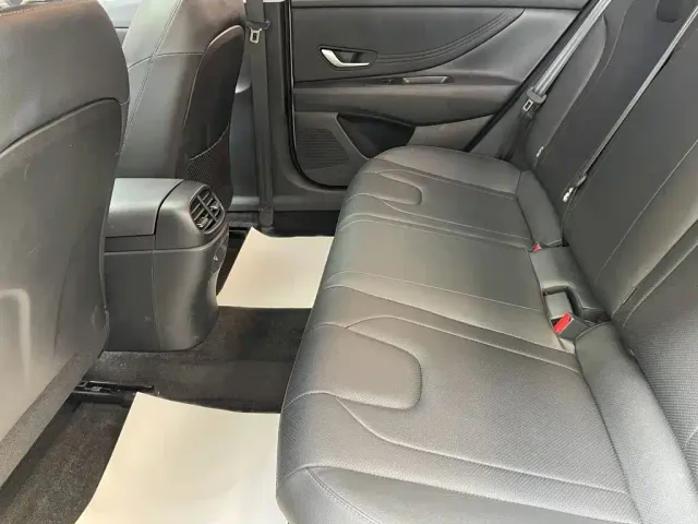 Hyundai Elantra — Фото автомобиля 19