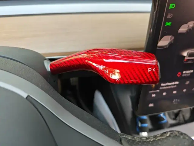 Tesla Model 3 — Фото автомобиля 10