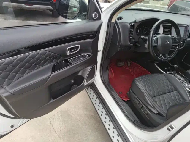 Mitsubishi Outlander — Фото автомобиля 15