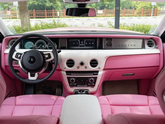 Rolls-Royce Phantom — Фото автомобиля 12