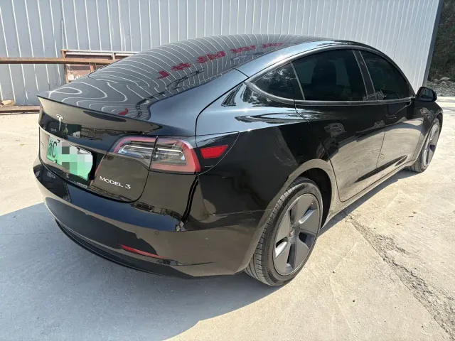Tesla Model 3 — Фото автомобиля 11