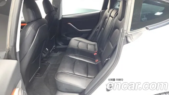 Tesla Model 3 — Фото автомобиля 17