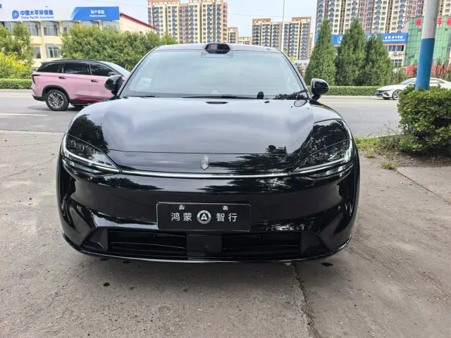 Фотография автомобиля — Luxeed R7