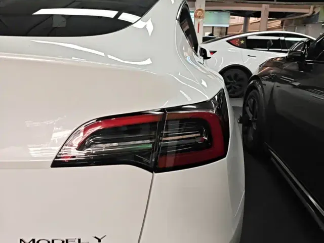 Tesla Model Y — Фото автомобиля 7