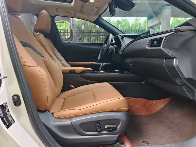 Lexus UX — Фото автомобиля 21