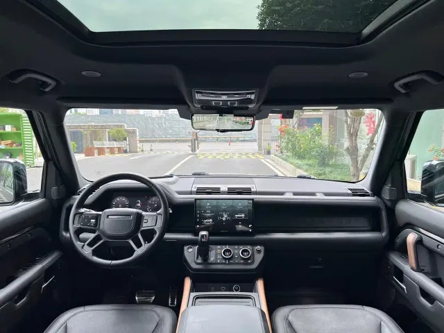 Land Rover Defender — Фото автомобиля 4