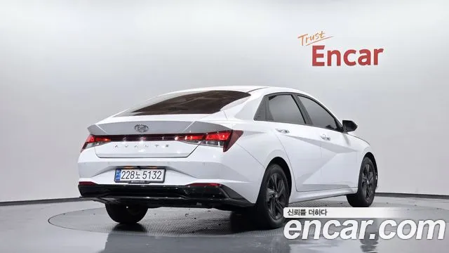 Hyundai AVANTE — Фото автомобиля 2