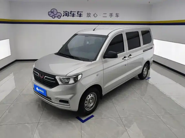 Фотография автомобиля — Wuling Hongguang V