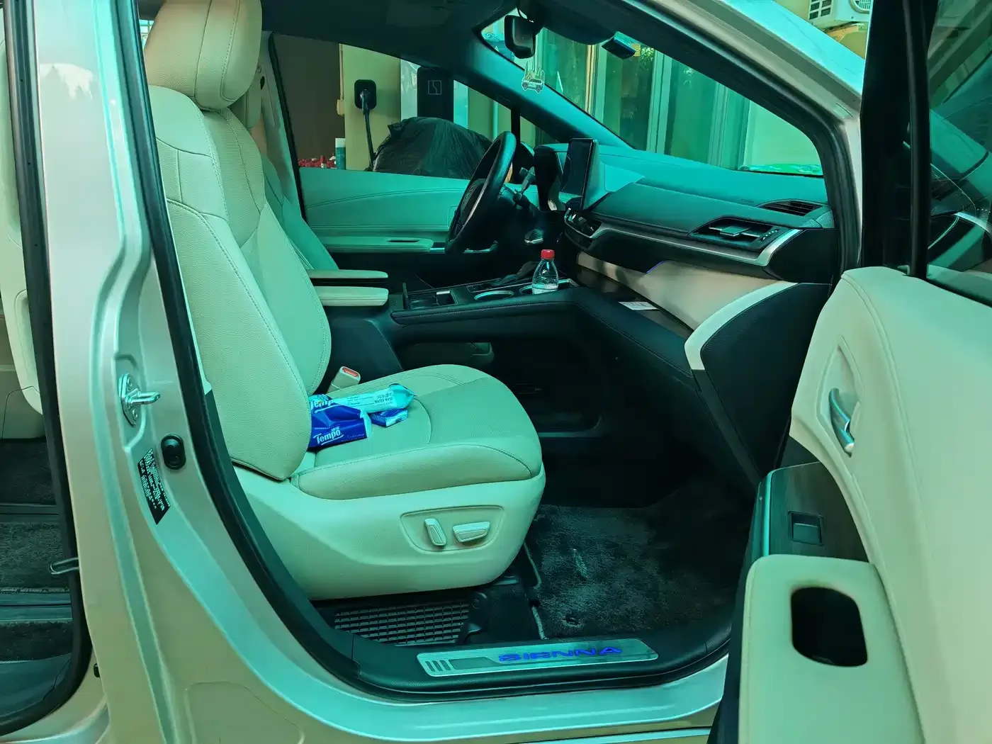 Toyota Toyota Sienna 2021 2.5L Hybrid Premium Edition — Фото автомобиля 12