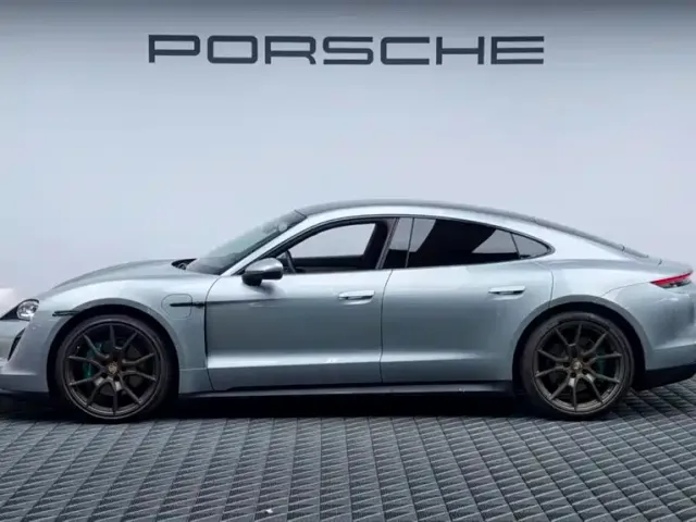 Porsche Taycan — Фото автомобиля 4