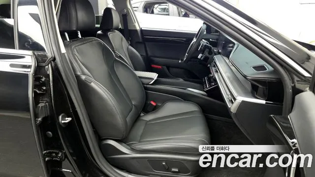 Hyundai Grandeur Grandeur (GN7) 2.5 Бензин 2WD — Фото автомобиля 11