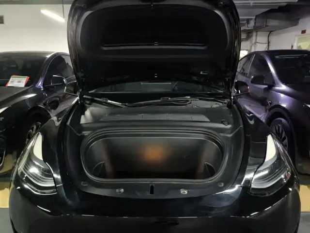 Tesla Model Y — Фото автомобиля 19