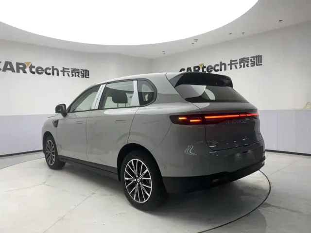 Leapmotor B10 — Фото автомобиля 7