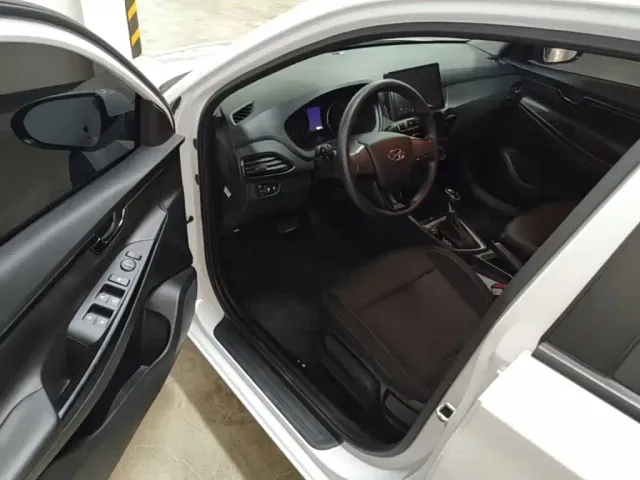 Hyundai Elantra — Фото автомобиля 15
