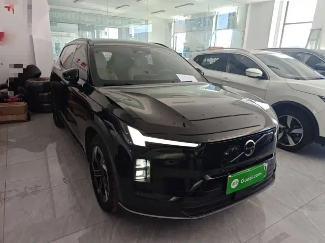 Volvo XC70 Plug-in Hybrid — Фото автомобиля 3