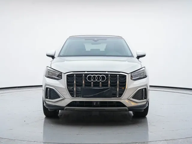 Audi Q2L — Фото автомобиля 2