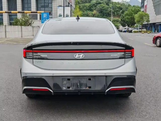 Hyundai Sonata — Фото автомобиля 9