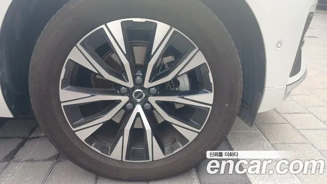 Volvo XC60 Generation 2 — Фото автомобиля 5