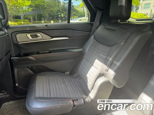 Ford Explorer — Фото автомобиля 10