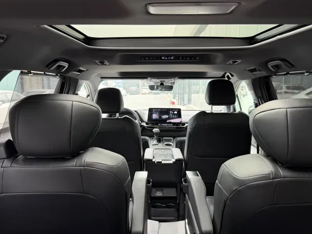 Toyota Sienna — Фото автомобиля 6