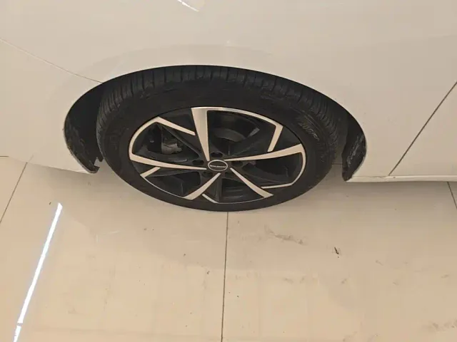 Roewe i5 — Фото автомобиля 22