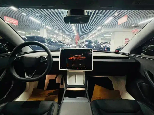Tesla Model 3 — Фото автомобиля 8