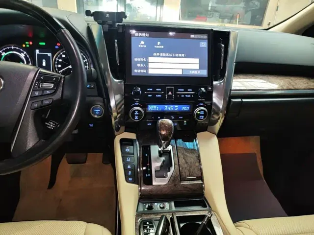 Toyota Alphard — Фото автомобиля 12