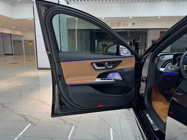 Mercedes-Benz E-Class — Фото автомобиля 10