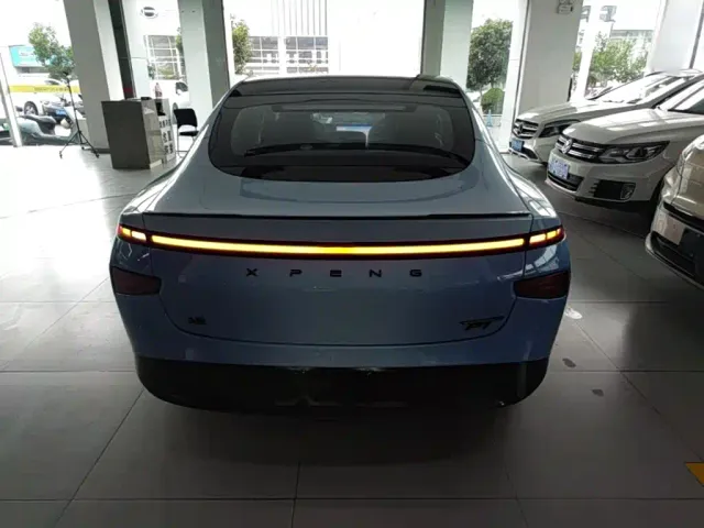 Xpeng P7 — Фото автомобиля 5