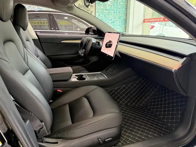Tesla Model 3 — Фото автомобиля 15