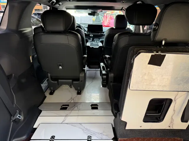 Toyota Sienna — Фото автомобиля 12