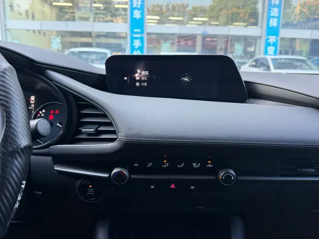 Mazda Axela — Фото автомобиля 11