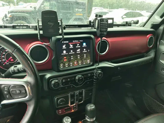 Jeep Wrangler — Фото автомобиля 10