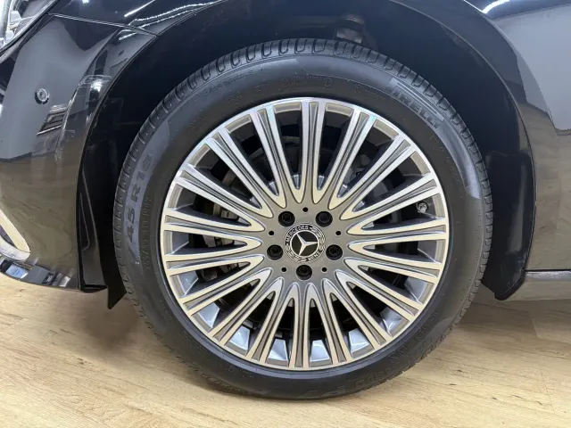 Mercedes-Benz E-Class — Фото автомобиля 8